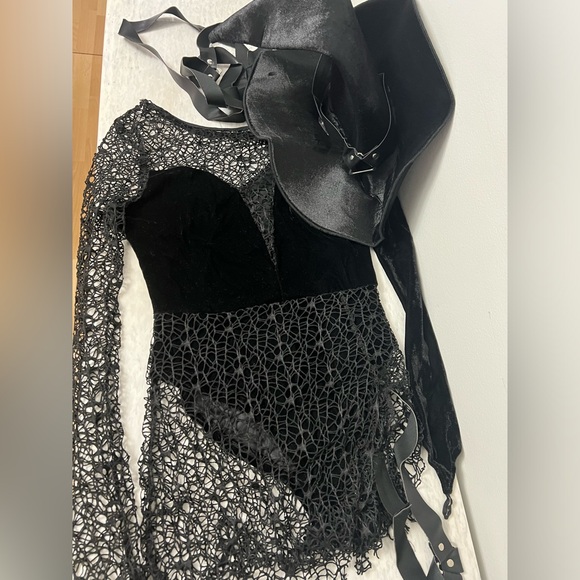 Sexy crafty witch costume - Picture 5 of 8